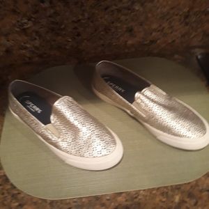 Sperry slip on tennis shoes